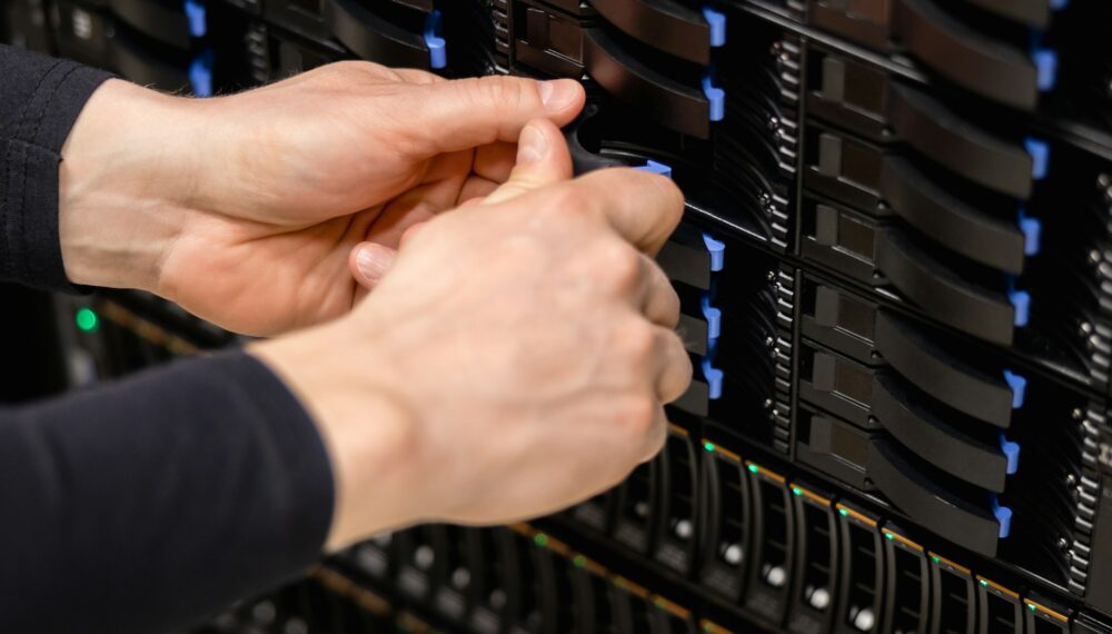 IT Professional Replacing Server Drive In Fiber San Storage IT Professional Replacing Server Drive In Fiber San Storage